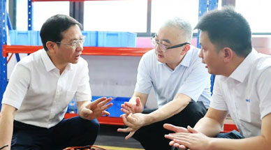 赣州市委书记黄喜忠实地调研赣州雷茨等企业，专题研究装备制造产业高质量发展